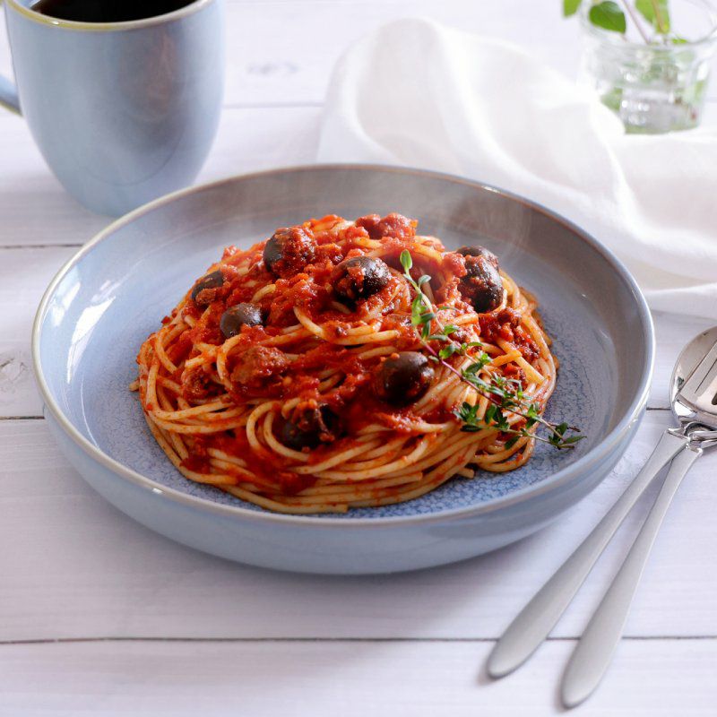 麻布十番シリーズ　Polieat （ポリート） 粗挽きしたサルシッチャと黒オリーブの旨みを楽しむトマトソース